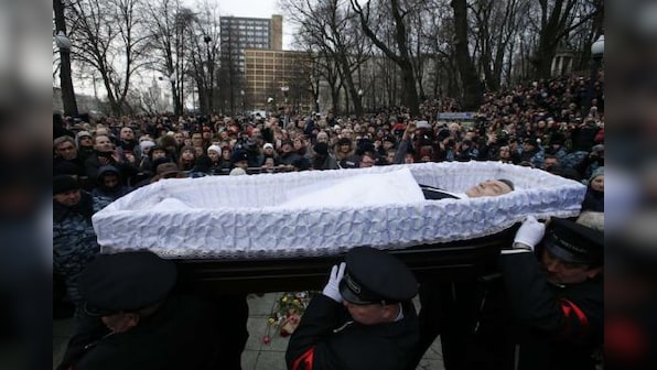 Insight - Nemtsov's friends ask: where were the police when he was shot?