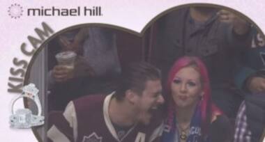 Kiss cam fail: Boyfriend chooses beer over girlfriend