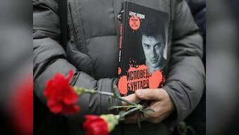 Russians stand in line to mourn by coffin of slain Nemtsov