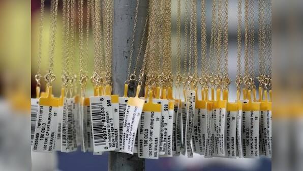 Gold near 2-1/2 week high on U.S. rate expectations