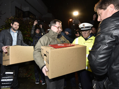 Passengers screamed in terror as Germanwings co-pilot 'calmly' crashed plane into Alps Passengers screamed in terror as Germanwings co-pilot 'calmly' crashed plane into Alps