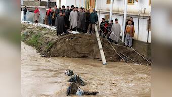 Flood situation creates panic in Kashmir, Centre sends forces to aid rescue