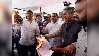 Muslim quota: Opposition parties in Maha unite, burn copies of order
