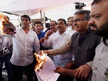 Muslim quota: Opposition parties in Maha unite, burn copies of order
