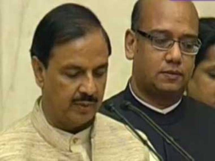 Government has no plans to privatise airports, says civil aviation minister