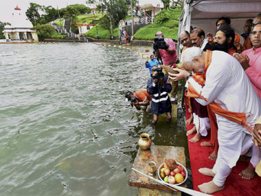 PM Modi visits Ganga Talao in Mauritius, pays obeisance to Lord Shiva PM Modi visits Ganga Talao in Mauritius, pays obeisance to Lord Shiva