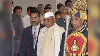 Ailing MP Governor Ram Naresh Yadav being flown to Lucknow to attend son's funeral