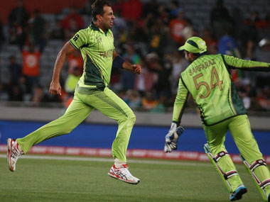 Sarfraz stars as Pakistan storm back into quarterfinal contention with win over SA Sarfraz stars as Pakistan storm back into quarterfinal contention with win over SA