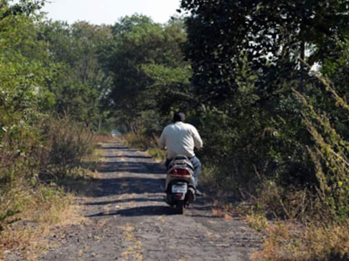 Tyrant or helpless parent? Father ties 7-year-old girl to bike and drags her to school for test