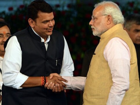 Maharashtra: Devendra Fadnavis apologises for holding up traffic Maharashtra: Devendra Fadnavis apologises for holding up traffic