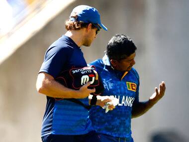 Rangana Herath leaft the field with an injury during match between England and Sri Lanka. Getty 