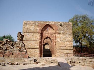 Who let the painter out? 14th century monument in Delhi mysteriously whitewashed