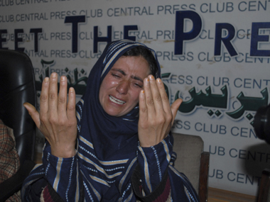 Pakistan convict dressed in white for hanging, told to write his will before last-minute stay Pakistan convict dressed in white for hanging, told to write his will before last-minute stay