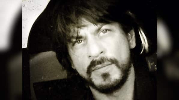 SRK pays tribute to Raj Kapoor in tv show 'India Poochega Sabse Shaana Kaun?'