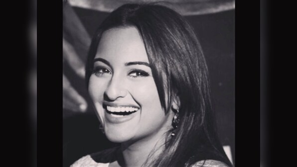 Sonakshi bags Worst Actress Award at Golden Kela for the third year in a row