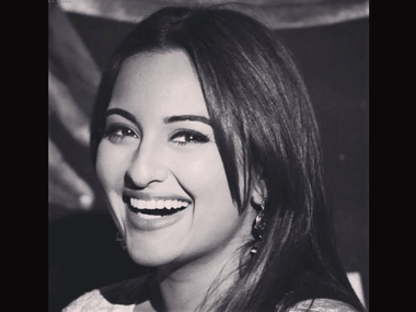 Sonakshi bags Worst Actress Award at Golden Kela for the third year in a row Sonakshi bags Worst Actress Award at Golden Kela for the third year in a row