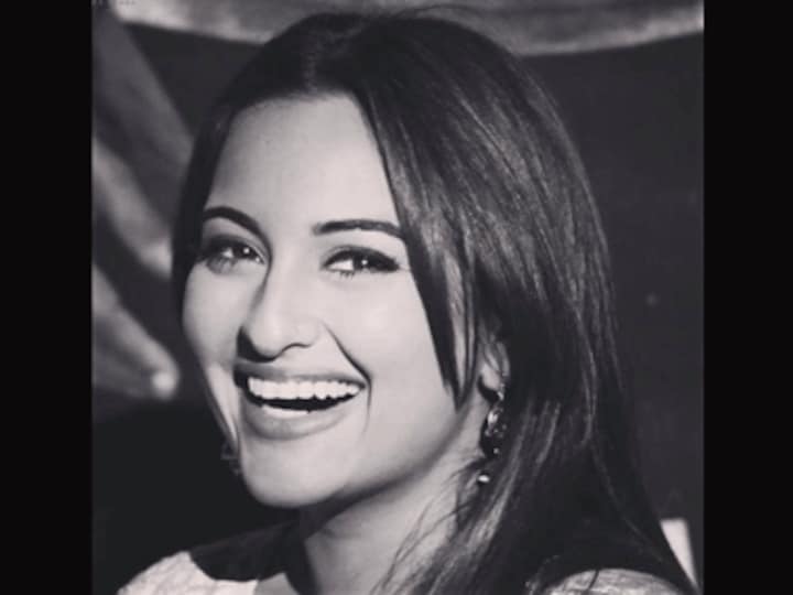 Sonakshi bags Worst Actress Award at Golden Kela for the third year in a row