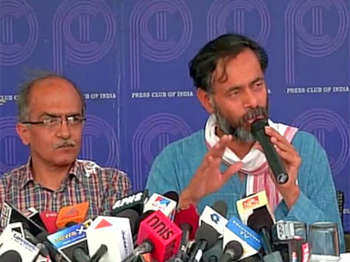 AAP rift: Yogendra, Prashant tear apart Kejriwal camp, claim party no longer democratic 