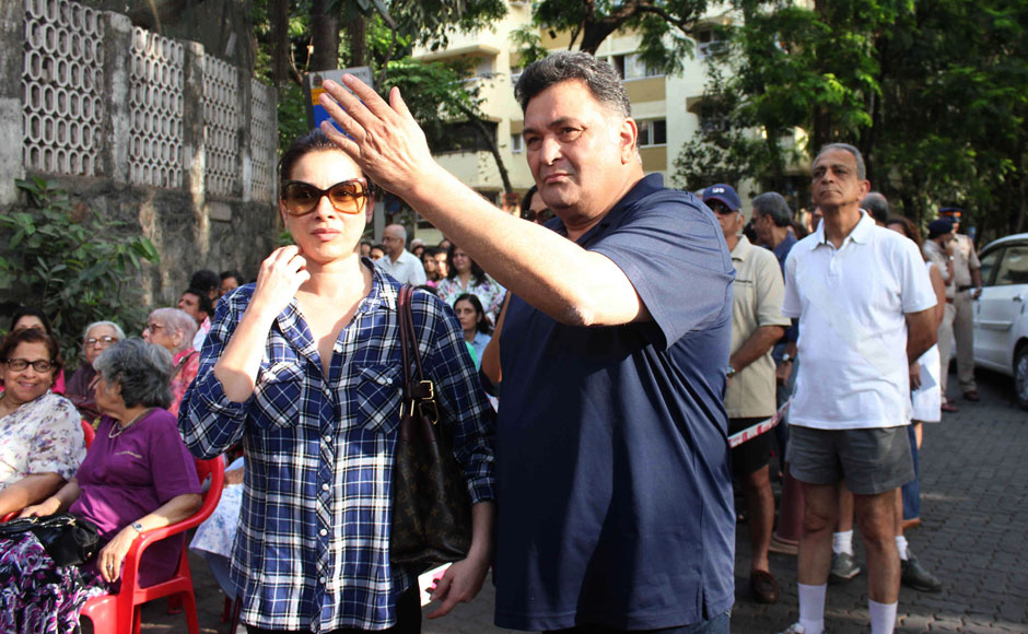 Rishi Kapoor leads protest against BMC's proposal to create hawker zone in posh Pali Hill area Rishi Kapoor leads protest against BMC's proposal to create hawker zone in posh Pali Hill area