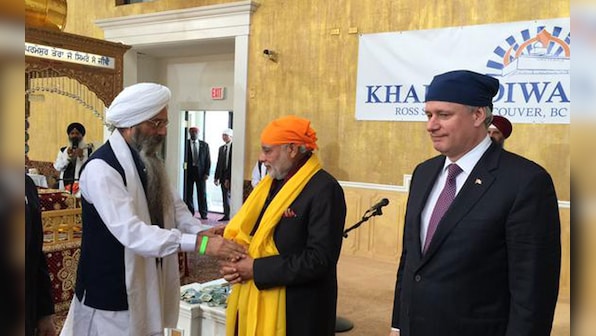 Modi attends prayer meeting in Gurdwara in Vancouver with Canadian PM Stephen Harper