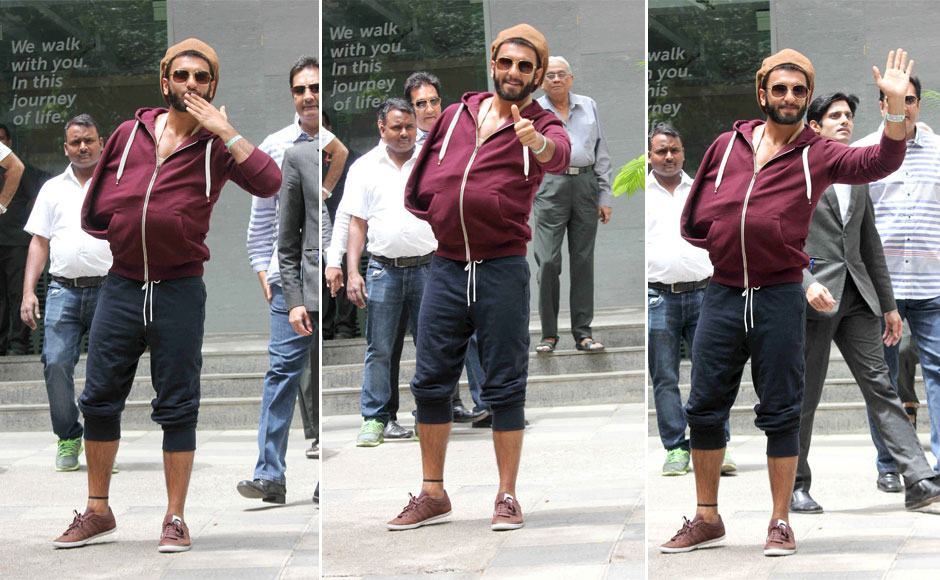 Ranveer Singh returns home with a smile after shoulder surgery Ranveer Singh returns home with a smile after shoulder surgery