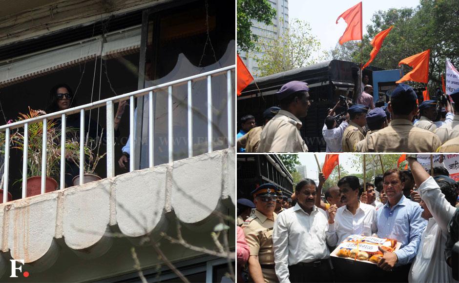 Eat well soon Shobhaa De, says Shiv Sena armed with Vada Pav and Dahi Misal! Eat well soon Shobhaa De, says Shiv Sena armed with Vada Pav and Dahi Misal!