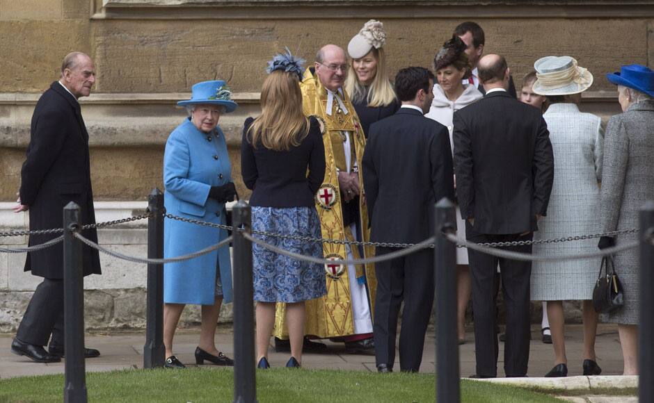 Britain's Queen Elizabeth (2nd L) arrives to attend the Easter Sunday service at St George's Chapel at Windsor Castle in southern England April 5, 2015. REUTERS