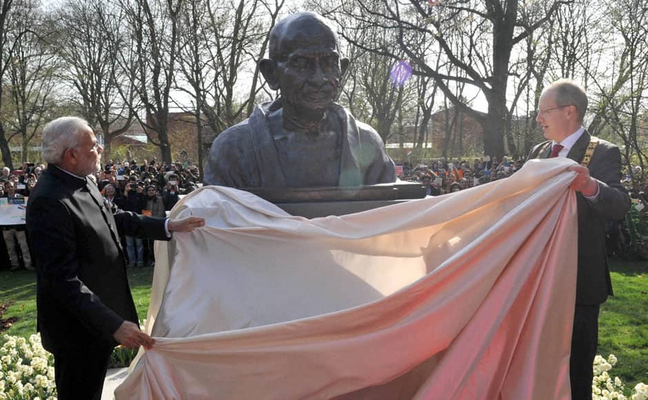 Hannover: Prime Minister Narendra Modi with  Mayor of Hannover, Stefan Schostok unveiling the bust of Mahatma Gandhi, at Culemannstrasse, in Hannover, Germany on Sunday.     PTI