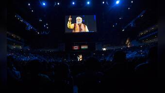 PM Modi enthralls over 10,000 NRIs at Toronto's Ricoh Coliseum