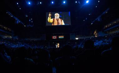 PM Modi enthralls over 10,000 NRIs at Toronto's Ricoh Coliseum