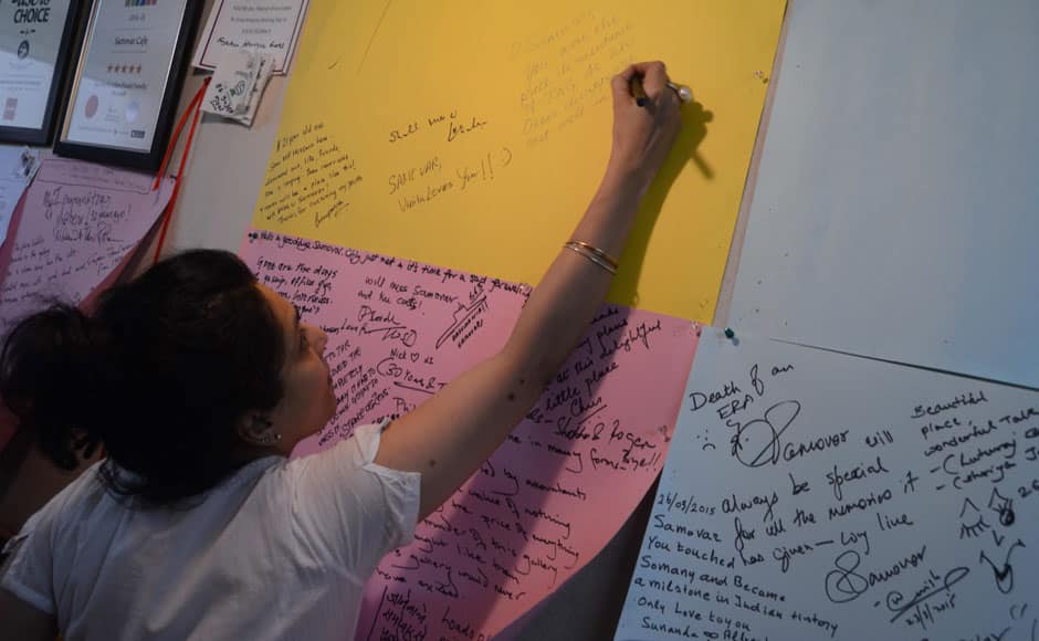 A woman writes a message on the last day of Cafe Samovar, in Mumbai, India on March 31, 2015. Cafe Samovar, the 50 year old eatery, a cultural and tourist destination synonymous with art, culture, literature, theatre and an integral part of being a Mumbaikar, lost out on its space in Jehangir Art Gallery after a court order. Solaris Images
