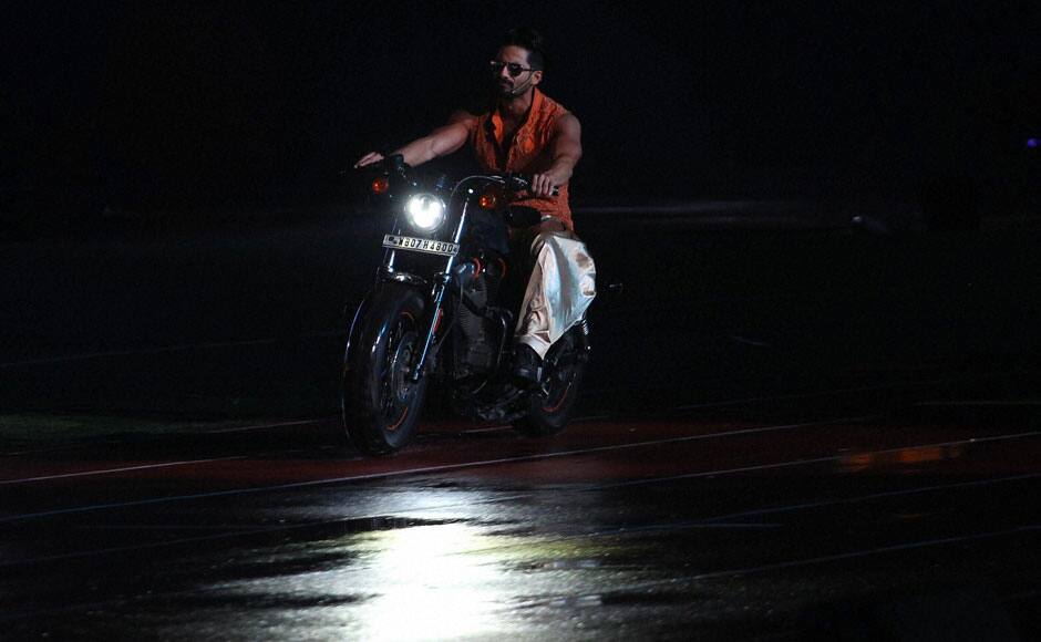 Kolkata: Bollywood Actor Shahid Kapoor performs during the Pepsi IPL 2015 opening night event at the Salt Lake Stadium in Kolkata on Tuesday.PTI