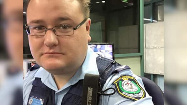 Police officer posts funny selfies, locks iPhone in jail after careless owner loses it at a party