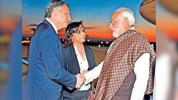 Modi wasn't carrying a Louis Vuitton shawl: PM's critics caught on wrong foot, fans have a picnic on Twitter
