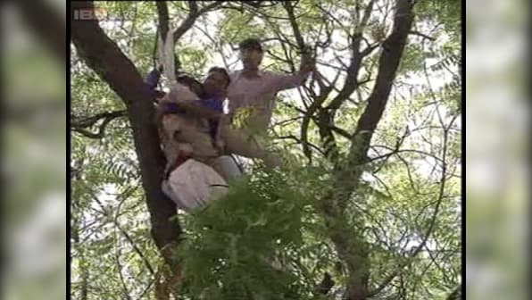 Delhi police blames AAP for farmer suicide, says Gajendra Singh was instigated by party volunteers