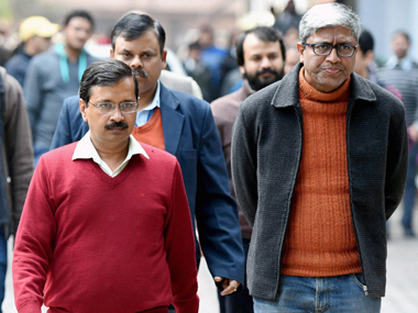 Why is MHA reading statements by Delhi police on the farmer suicide? AAP's Ashustosh cries conspiracy Why is MHA reading statements by Delhi police on the farmer suicide? AAP's Ashustosh cries conspiracy