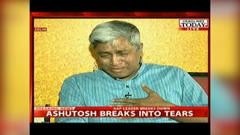 And the filmfare award goes to a sobbing Ashutosh: Twitter has a field day with #AshuCries
