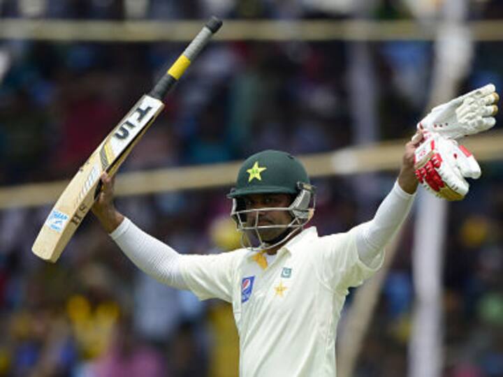 Hafeez' career-best 224 puts Pakistan in command on day three