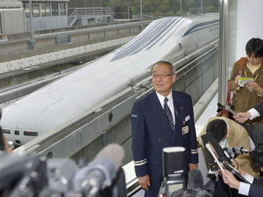 World's fastest train! Japan's maglev train sets world record at 603 kph World's fastest train! Japan's maglev train sets world record at 603 kph