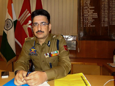 Men in khaki: The real heroes who saved the day when Kashmir got flooded Men in khaki: The real heroes who saved the day when Kashmir got flooded