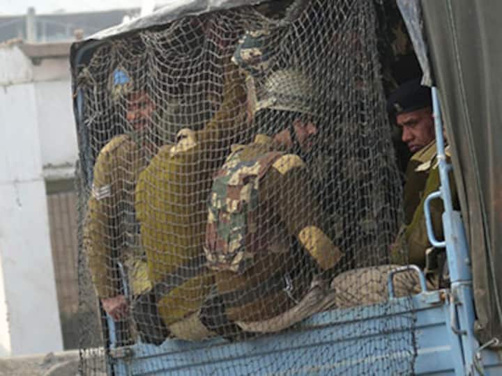 Policeman killed, two injured after gunbattle with terrorists in Kashmir's Baramulla district Policeman killed, two injured after gunbattle with terrorists in Kashmir's Baramulla district