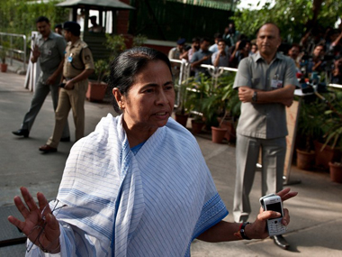 Mamata Banerjee takes a dig at PM Modi over foreign trips, says CBI is under PMO Mamata Banerjee takes a dig at PM Modi over foreign trips, says CBI is under PMO