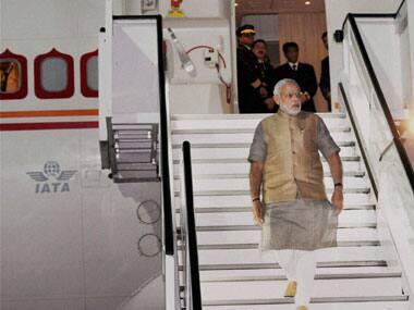 After chai it's Naav Pe Charcha: Modi and French prez Hollande to take a boat ride on Seine river