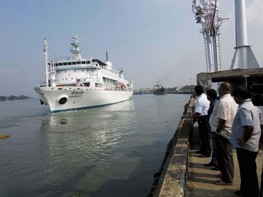 Boat carrying 160 African migrants from Somalia reportedly capsizes off south Yemen Boat carrying 160 African migrants from Somalia reportedly capsizes off south Yemen