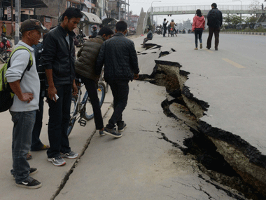 Anger and chaos in Nepal: Relief efforts stalled as earthquake toll hits 4352 Anger and chaos in Nepal: Relief efforts stalled as earthquake toll hits 4352