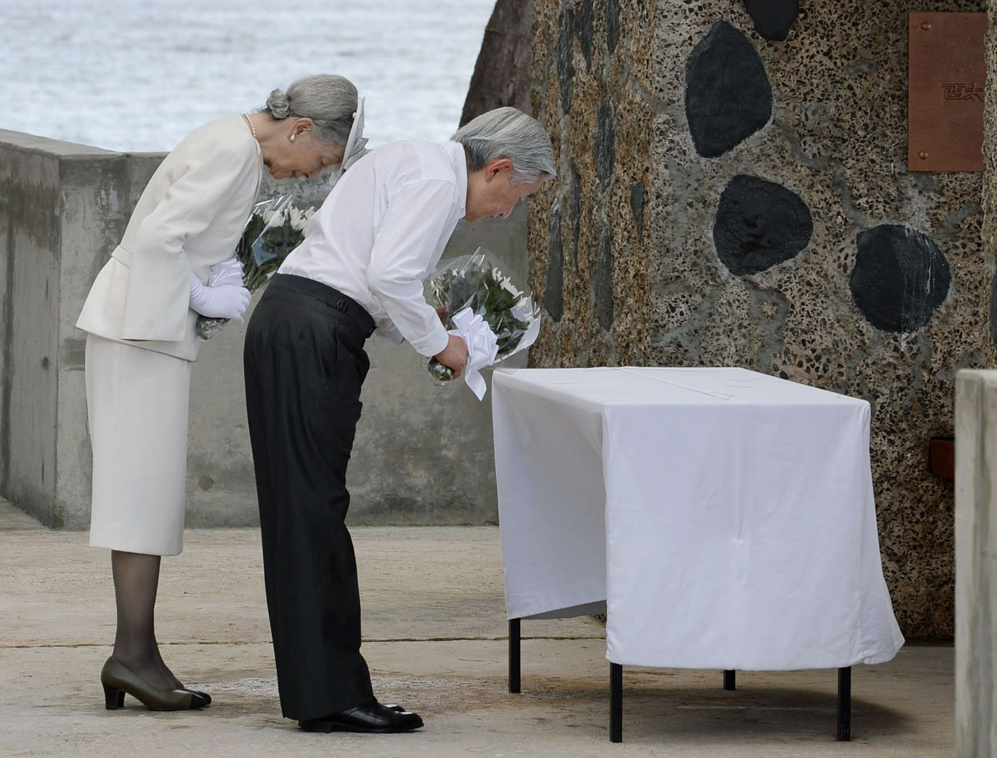 Emperor of Japan prays at WWII battleground on Pacific island Emperor of Japan prays at WWII battleground on Pacific island