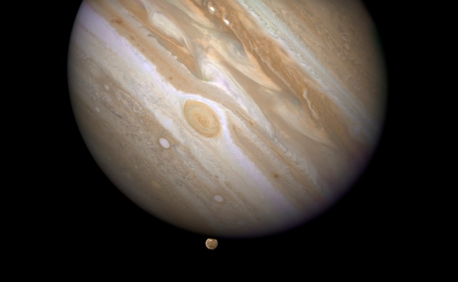 The planet Jupiter is shown with one of its moons, Ganymede (bottom), in this NASA handout taken April 9, 2007 and obtained by Reuters March 12, 2015. Scientists using the Hubble Space Telescope have confirmed that the Jupiter-orbiting moon Ganymede has an ocean beneath its icy surface, raising the prospects for life, NASA said on Thursday. REUTERS/NASA/ESA and E. Karkoschka/Handout via Reuters (OUTERSPACE - Tags: SCIENCE TECHNOLOGY) ATTENTION EDITORS - THIS PICTURE WAS PROVIDED BY A THIRD PARTY. REUTERS IS UNABLE TO INDEPENDENTLY VERIFY THE AUTHENTICITY, CONTENT, LOCATION OR DATE OF THIS IMAGE. FOR EDITORIAL USE ONLY. NOT FOR SALE FOR MARKETING OR ADVERTISING CAMPAIGNS. THIS PICTURE IS DISTRIBUTED EXACTLY AS RECEIVED BY REUTERS, AS A SERVICE TO CLIENTS - RTR4T501