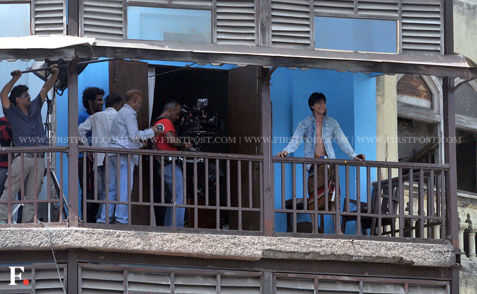 Spotted: SRK wears towel with denim jacket during the shoot of Fan Spotted: SRK wears towel with denim jacket during the shoot of Fan