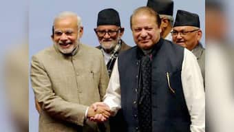 Pakistan PM Nawaz Sharif calls up PM Modi, praises India's relief efforts in Nepal
