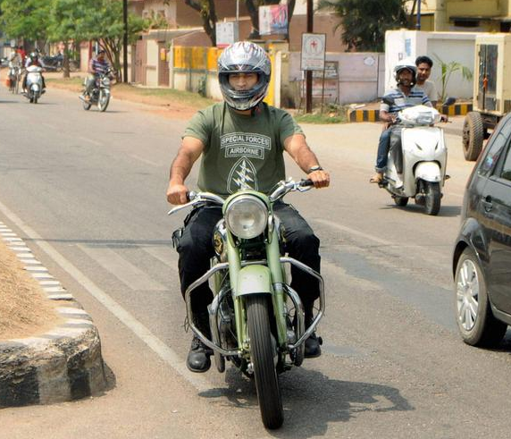 Uh-oh! Dhoni gets traffic fine in Ranchi over motorbike registration display Uh-oh! Dhoni gets traffic fine in Ranchi over motorbike registration display